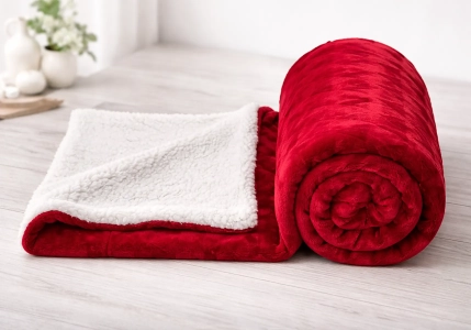 Mikroplyšová deka s beránkem - Červená s trojúhelníky