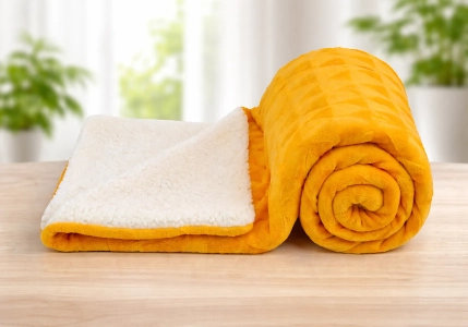 Mikroplyšová deka s beránkem - Zlatá s trojúhelníky